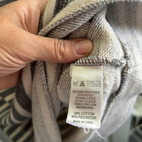 Vintage Union Bay sz Large Striped Gray Sweatshirt w pocket, cuff & hem contrast - Picture 4 of 10